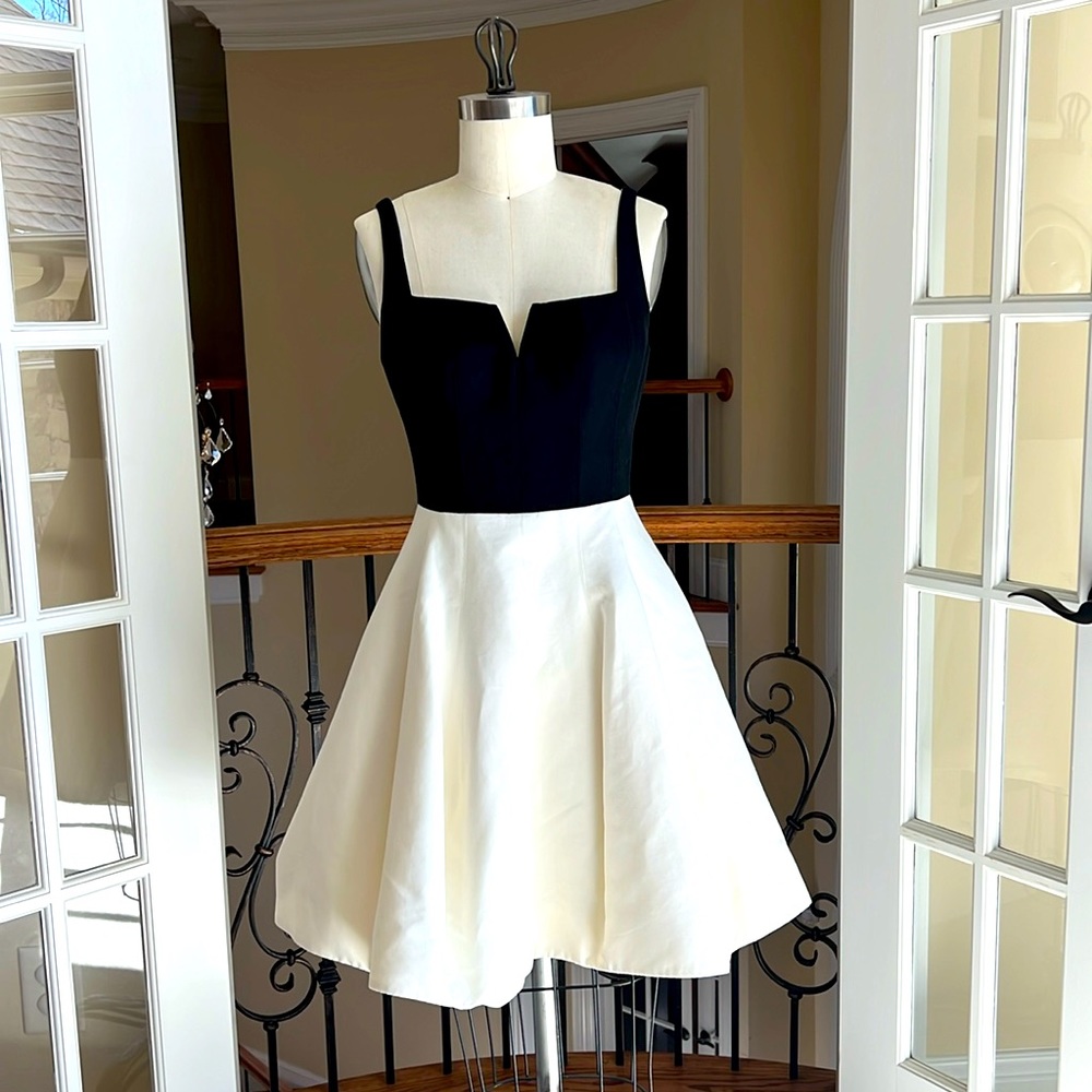 Absolutely stunning HALSTON Heritage Evening collection - Picture 1 of 11